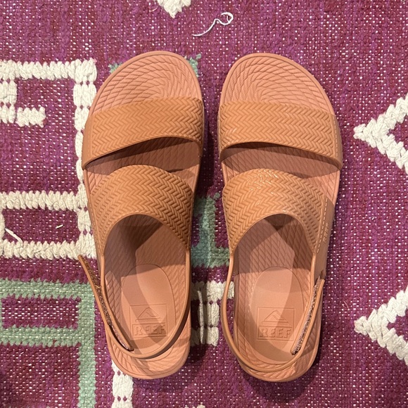Reef Coral Sandals - Picture 1 of 4
